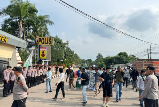 HMI Banten soroti kinerja Polda Banten, pada Senin (27/04/2026).