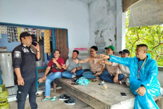 Didi Haerudin, Satpol PP Banjarsari sedang menelusuri pelaku Oknum Wifi Dukodu, pada Selasa (12/05/2026).