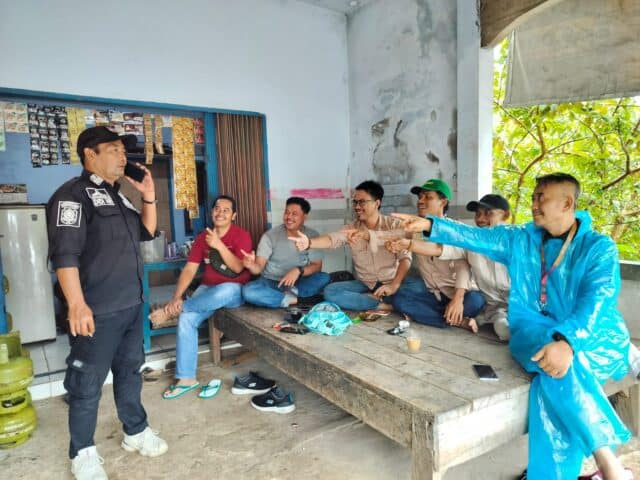 Didi Haerudin, Satpol PP Banjarsari sedang menelusuri pelaku Oknum Wifi Dukodu, pada Selasa (12/05/2026).