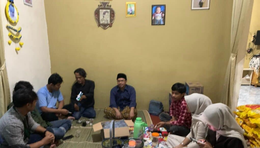 GMNI dan HMI USBR berikan bantuan korban bencana alam di Cipanas, pada Senin (25/05/2026).
