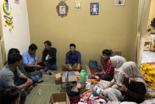 GMNI dan HMI USBR berikan bantuan korban bencana alam di Cipanas, pada Senin (25/05/2026).