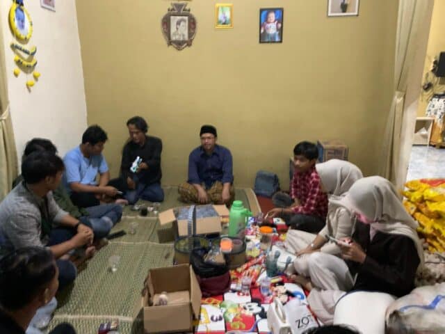 GMNI dan HMI USBR berikan bantuan korban bencana alam di Cipanas, pada Senin (25/05/2026).