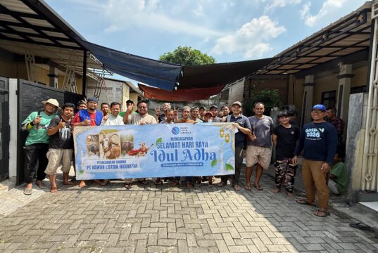 PT Kawan Listrik Indonesia Tebar Kepedulian, Potong 2 Ekor Sapi Qurban untuk Warga Ciakar