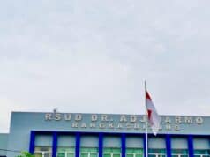 RSUD dr. Adjidarmo saat memberikan klarifikasi, pada Sabtu (30/05/2026).