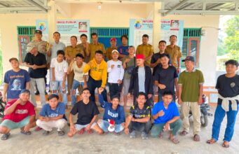 Masyarakat, Mahasiswa, Pemuda Desa Darayon, Kecamatan Cileles, Kabupaten Lebak tagih janji pemerintah desa, pada Senin (15/06/2026).