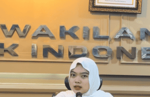 Farah Irodatillah, Presiden Mahasiswa BEM IKNUS 2024-2025, Mahasiswa Administrasi Publik, Warga Kabupaten Lebak.