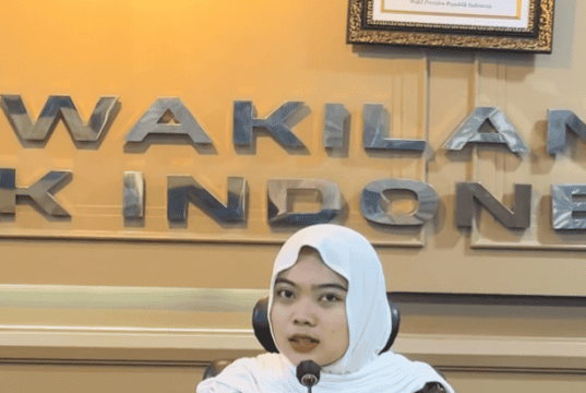 Farah Irodatillah, Presiden Mahasiswa BEM IKNUS 2024-2025, Mahasiswa Administrasi Publik, Warga Kabupaten Lebak.