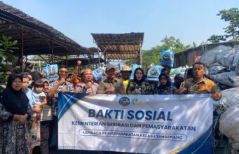 Perluas Jangkauan Bakti Sosial, Lapas Kelas I Tangerang Salurkan 100 Paket Sembako untuk Masyarakat Sekitar TPA Rawa Kucing
