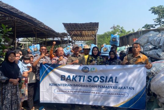 Perluas Jangkauan Bakti Sosial, Lapas Kelas I Tangerang Salurkan 100 Paket Sembako untuk Masyarakat Sekitar TPA Rawa Kucing