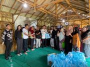 Kepedulian terhadap Sesama, Lapas Kelas I Tangerang Salurkan 100 Paket Sembako bagi Masyarakat Kurang Mampu dan Lansia di Kelurahan Babakan Lembaga Pemasyarakatan (Lapas) Kelas I Tangerang melalui bakti sosial dengan menyalurkan 100 paket sembilan bahan pokok (sembako).